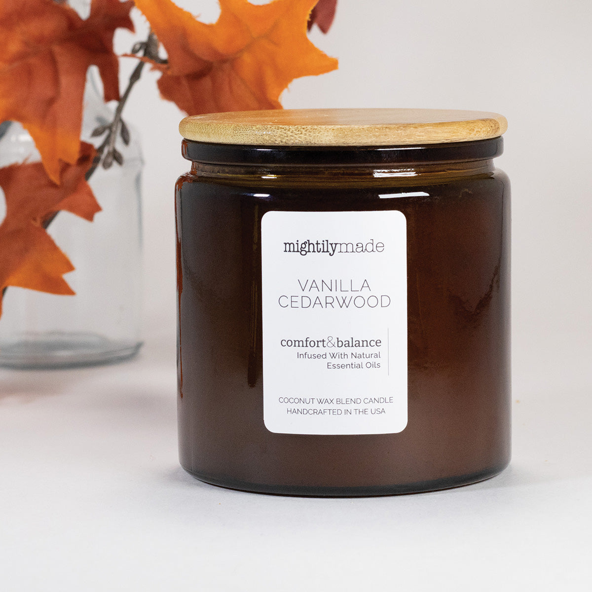 Vanilla Cedarwood Scented Candle With Decor