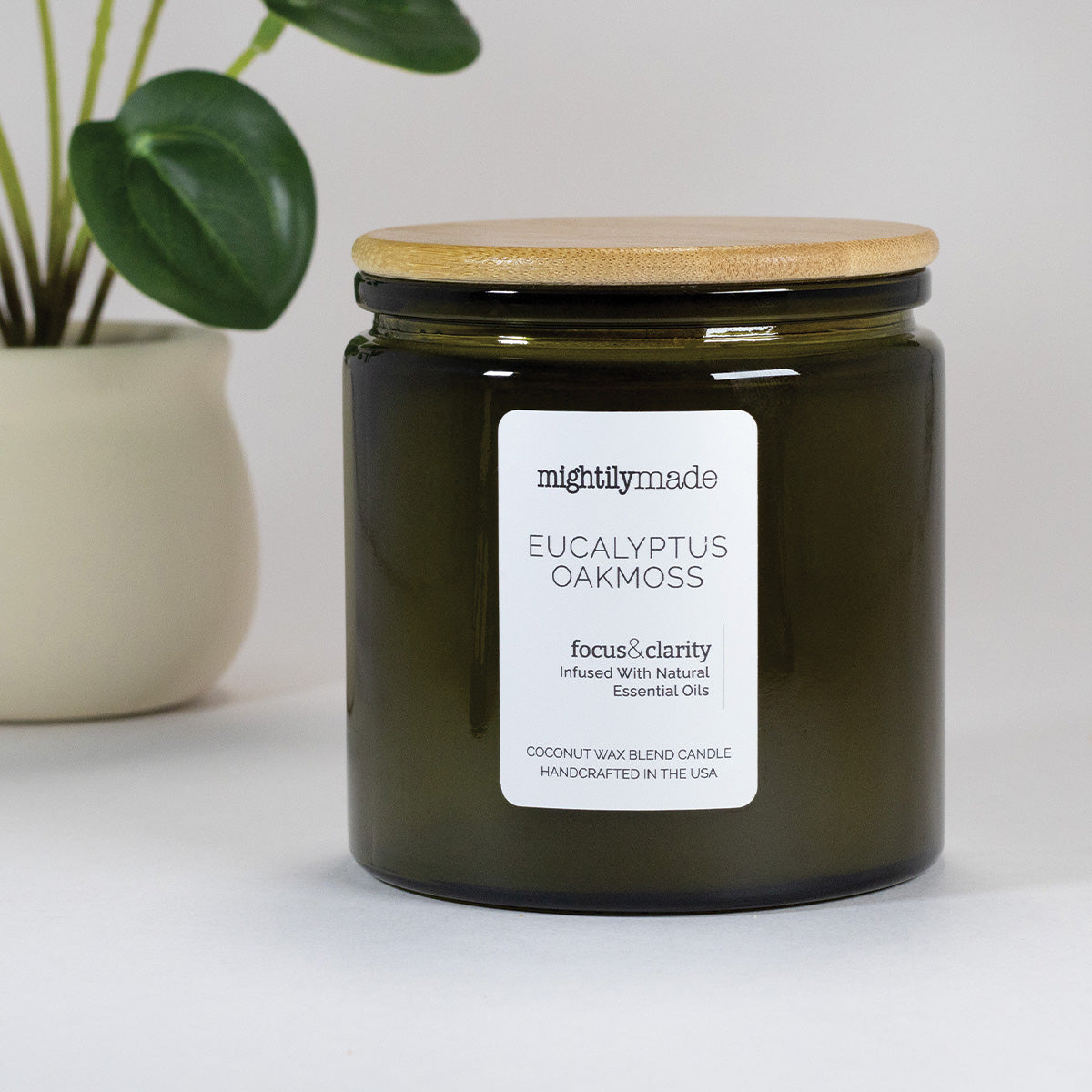 Eucalyptus Oakmoss Scented Candle With Decor